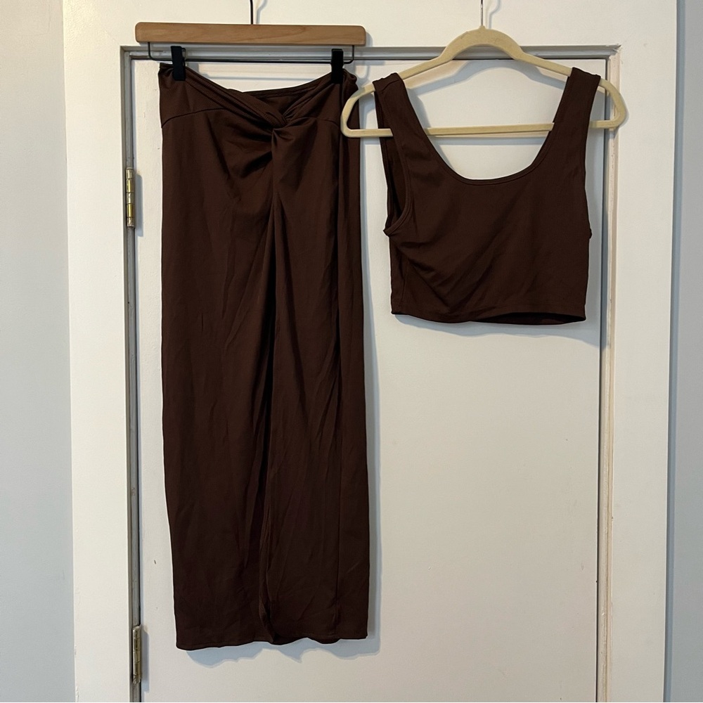 Brown ribbed Two-Piece Set tank crop top midi skirt with twist slit large
